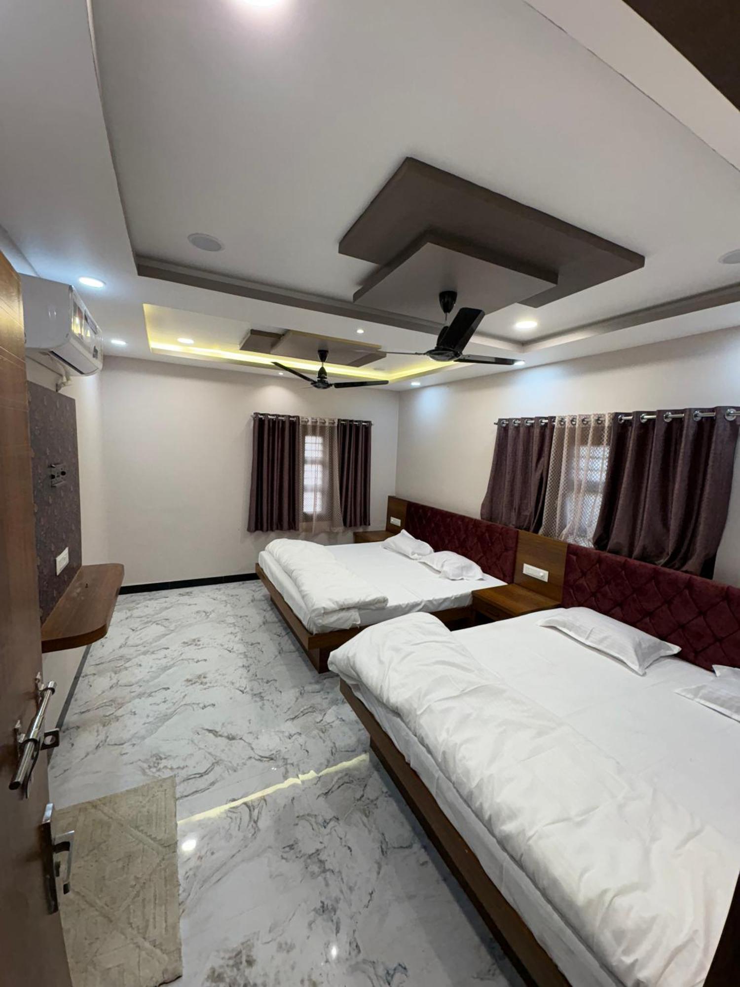 Shree Trilokeshwar Guest House Ujjain Exterior foto